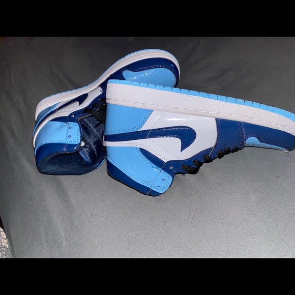 Air jordan retro 1 “blue chill”🤤 - Picture 3 of 8